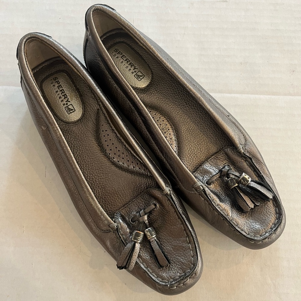 Sperry Topsider Metallic boat shoes flats silver with tassel EUC size 7
